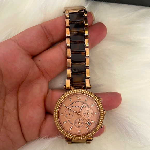 Michael Kors watch. Pink/brown. Battery needed.